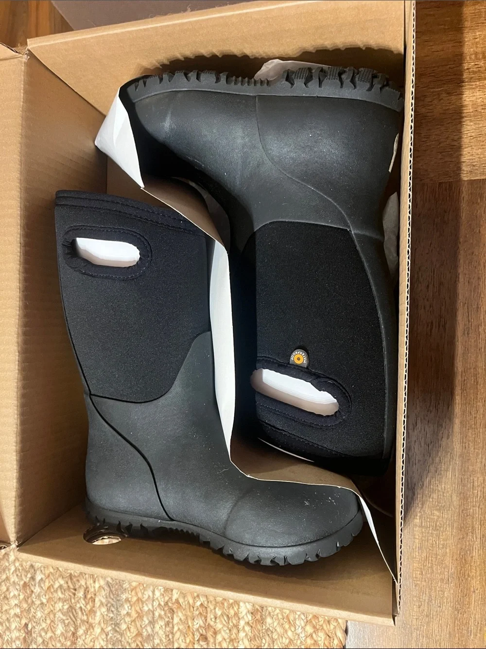 New in Box Bogs Black Pull-On Waterproof Kids' Boot size 13